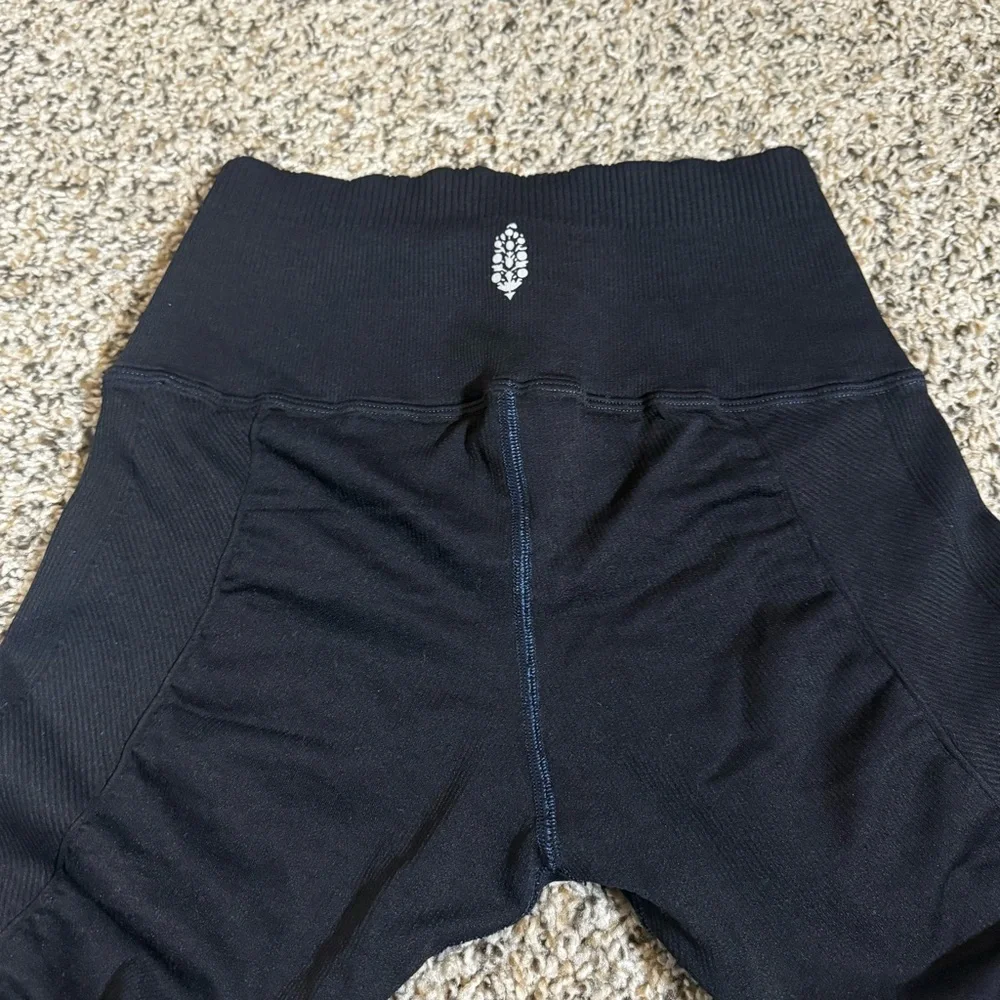 Free People Movement Black Athletic Leggings with Ribbed Texture Womens Size XS - Picture 8 of 9